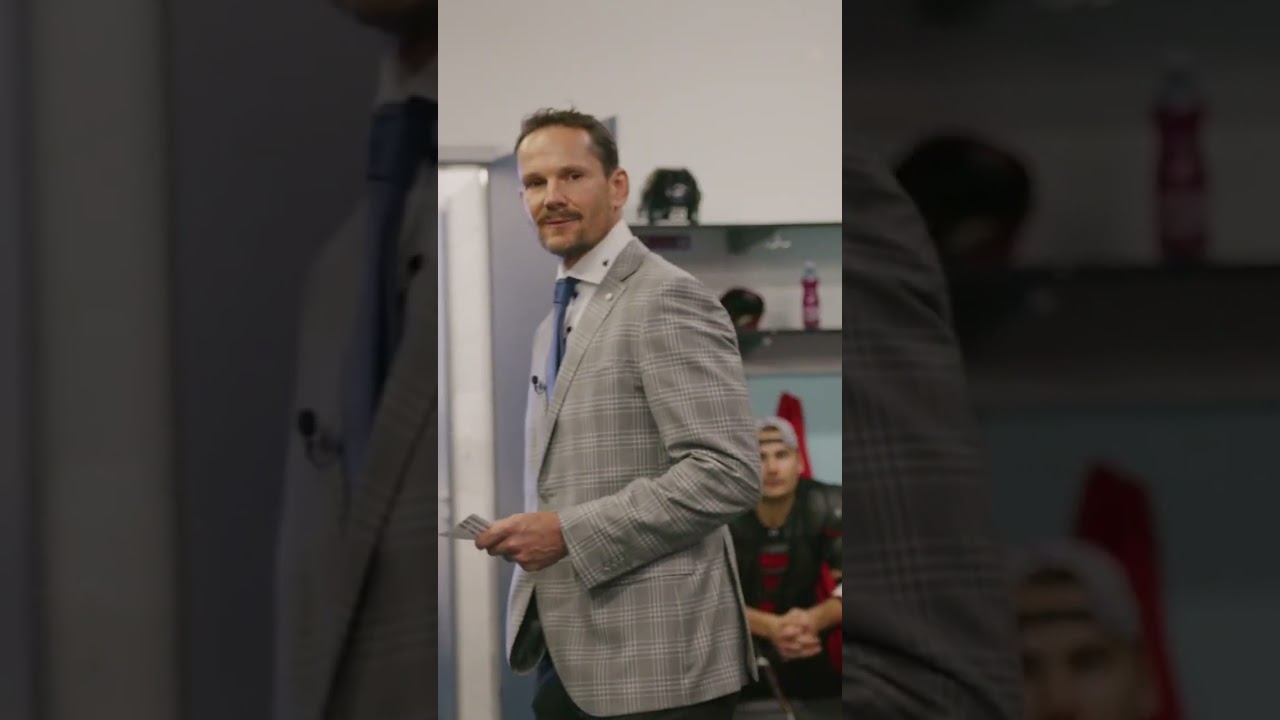 Elias gets the Devils going in Prague 🗣