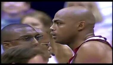 Charles Barkley throws the ball at Shaquille O'Neal's head #shaq #barkley