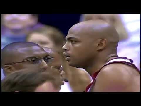 Charles Barkley throws the ball at Shaquille O'Neal's head #shaq #barkley
