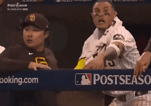 Kim grabbing Manny's hand after Tatis' homer! 😝🤎💛