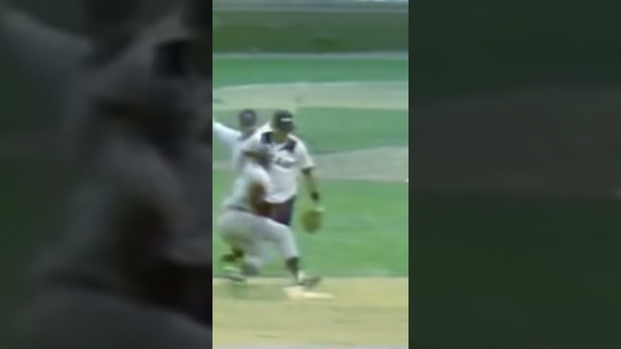 Ron LeFlore Steals Second