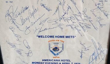 1975 NY Mets Team signing