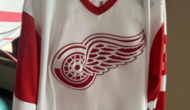 Still looking to sell this CCM Replica of Chris Chelios Men’s Large. looking for $90 ish