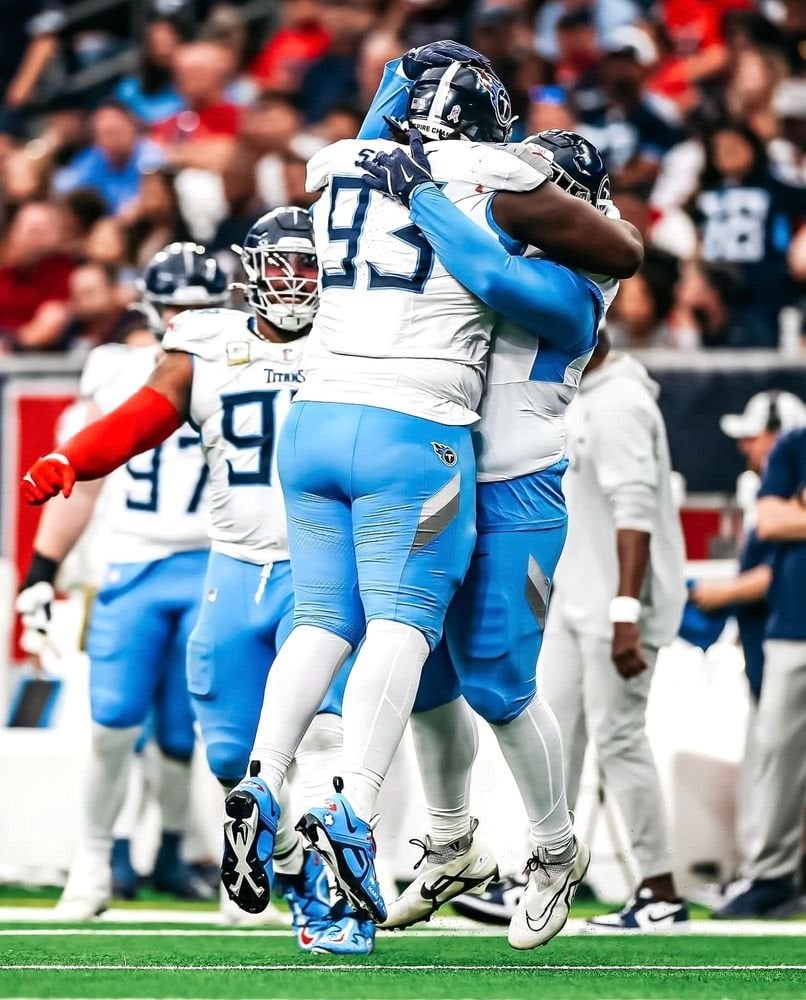 [Wyatt] 🚨BRITCHES REPORT 🚨: The Titans will be decked out in white jerseys with light blue britches and all white socks in Sunday’s game at the Commanders. 👖