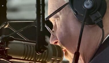 [Blues Twitter] Almost 40 seasons on the mic — and perfect attendance at all of them. Congrats on 1,700 straight games, @Tom Calhoun!