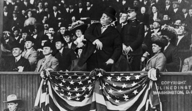 First time a president threw out the first pitch: 300lb William Howard Taft,1910