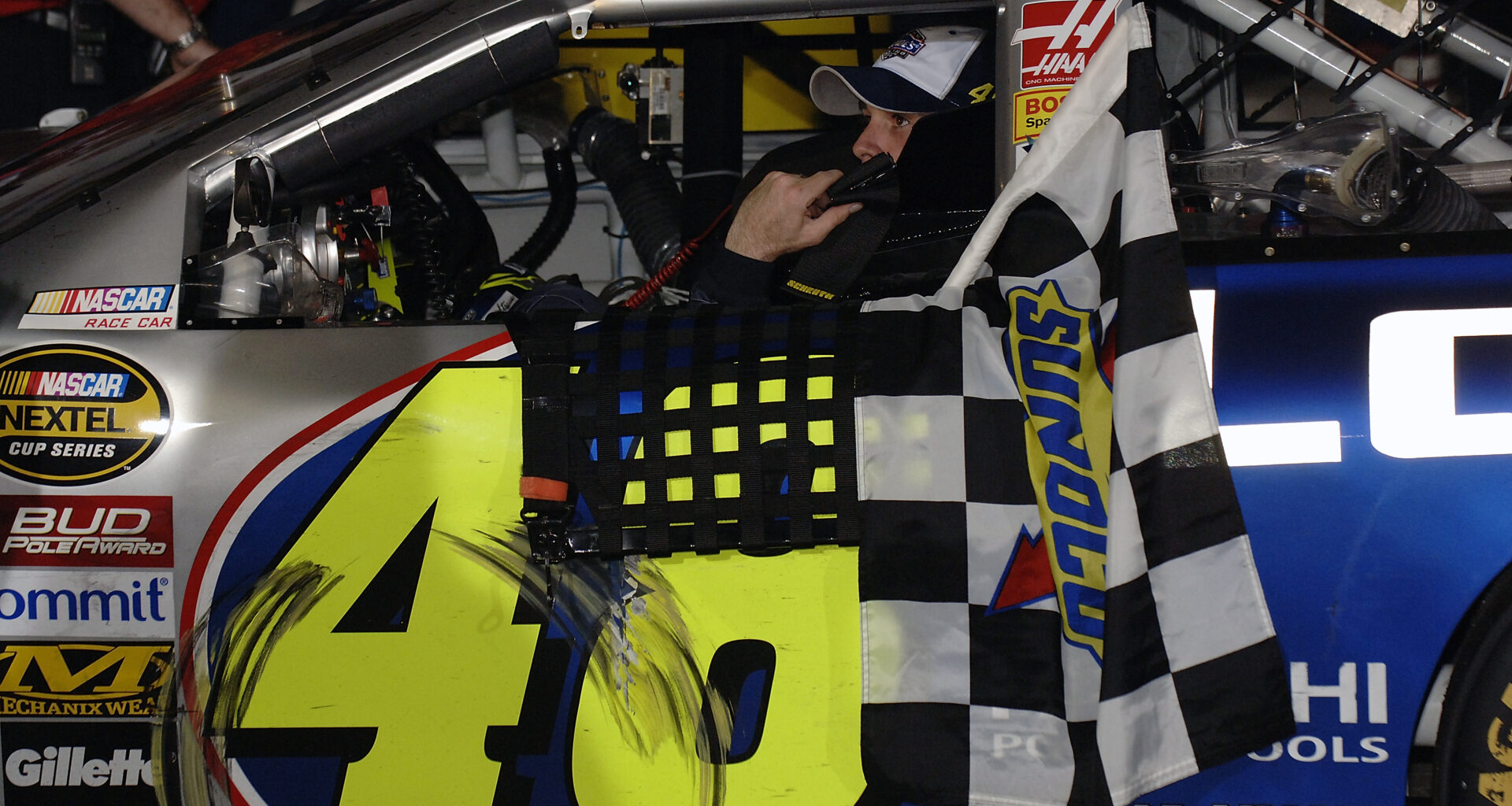 Jimmie Johnson uses last-lap pass to win third straight Coca-Cola 600 | 40 wins in 40 days