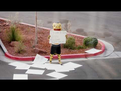 CHANCE RECREATES 'LOVE ACTUALLY' SCENE TO BUY HOLIDAY TICKET PACKS 🤯🎄