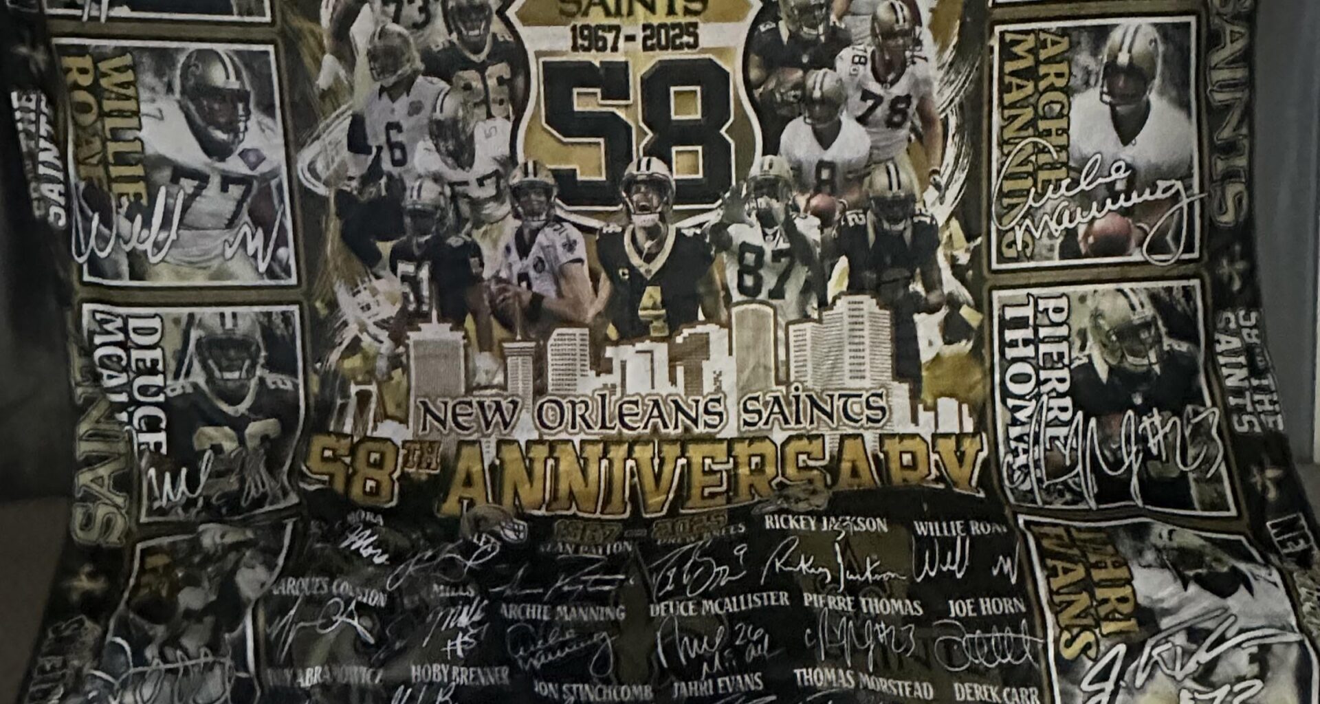 Christmas gift this year. Anyone know what’s weird with this picture? 😂