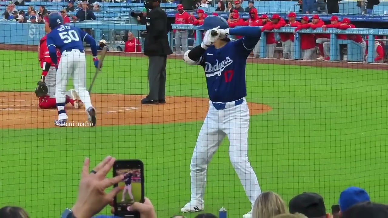 大谷翔平選手、移籍後、初のエンジェルス戦。バッターで登場時、エンジェルスの選手が、意識してないふりをしているつもりが、意識しているのがバレバレな件。かわいい#dodgers#shoheiohtani