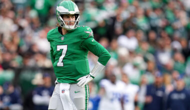 Eagles down to 3rd-string QB Tanner McKee vs. Cowboys after Kenny Pickett takes shot to ribs