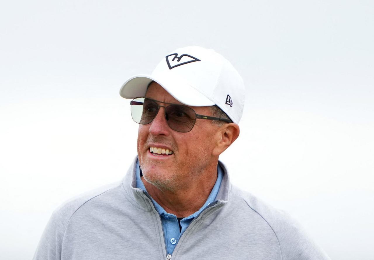 Furious Phil Mickelson tells golf reporter: "Get your facts straight"