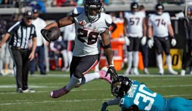 How Texans bruising running back Joe Mixon is ‘leader, piece we needed,’ brings ‘dawg mentality, grit’ to offense