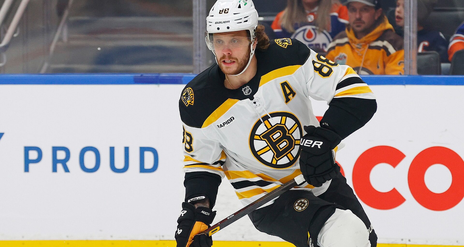 Bruins' Joe Sacco Offers Limited Update After David Pastrnak's Exit vs. Capitals
