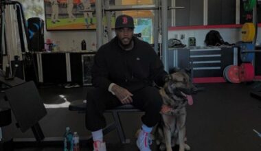 [Romero] "Aroldis Chapman will become the highest-earning reliever in MLB history, surpassing Mariano Rivera, with his guaranteed one-year, $10.7M contract with the Boston Red Sox, according to @spotrac. Chapman: $176,566,491. Rivera: $169,614,125. He is represented by Wasserman."