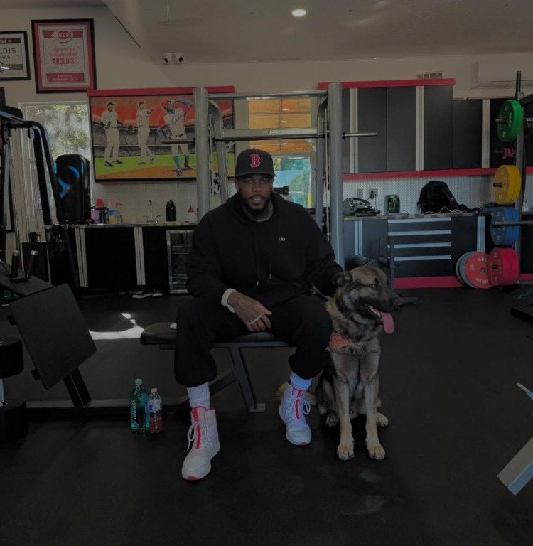 [Romero] "Aroldis Chapman will become the highest-earning reliever in MLB history, surpassing Mariano Rivera, with his guaranteed one-year, $10.7M contract with the Boston Red Sox, according to @spotrac. Chapman: $176,566,491. Rivera: $169,614,125. He is represented by Wasserman."