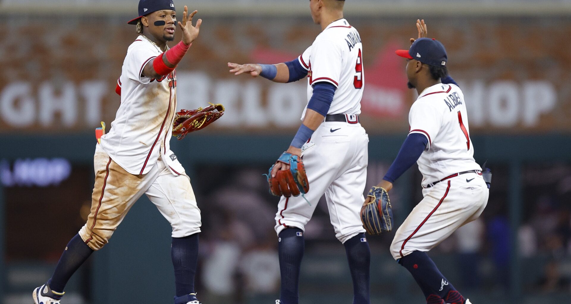 Ehire Adrianza retires from baseball after 12 years, helped Braves win ‘21 WS