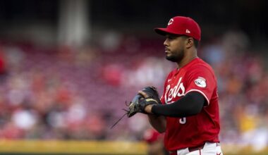 Look: Reds Veteran Jeimer Candelario Leaves Dominican Winter League Game With Injury