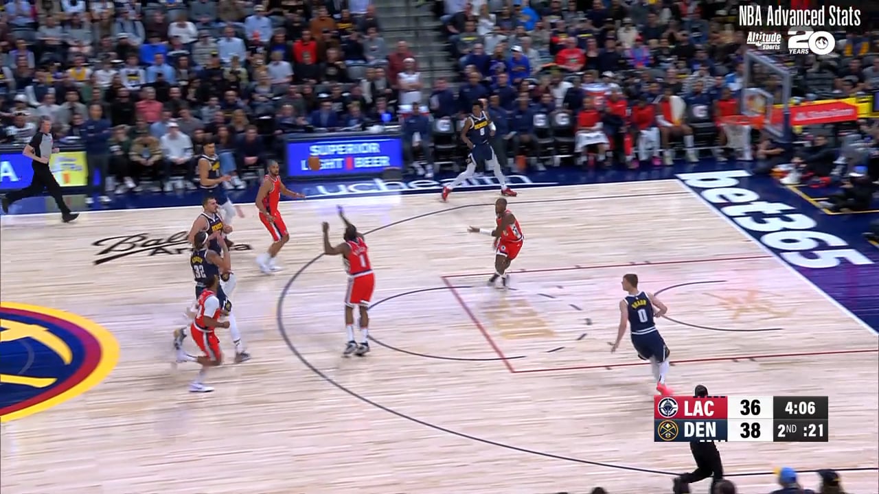 [Highlight] League's best Free Safety Kris Dunn covering the entire field during a 5 on 3 fastbreak