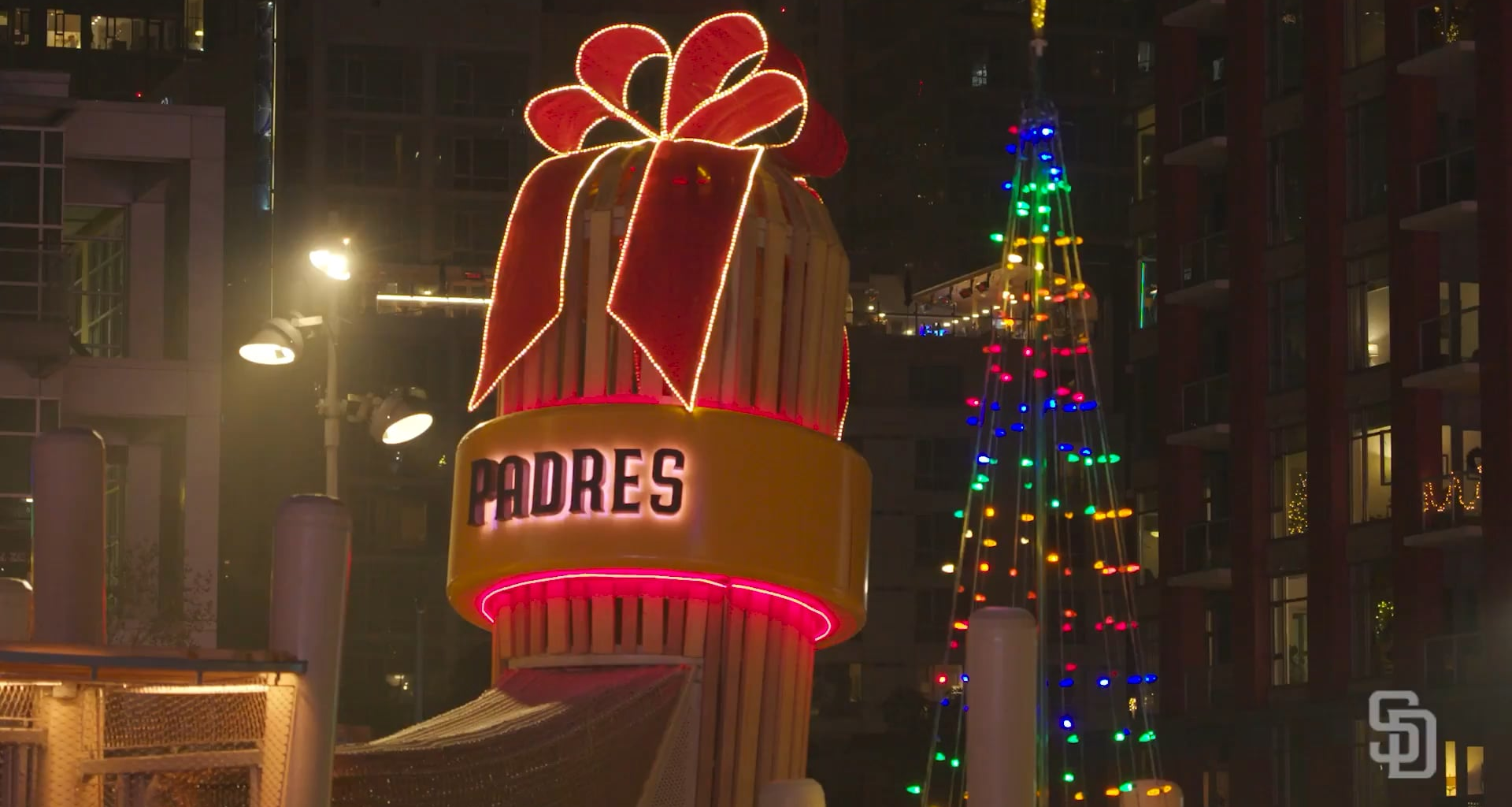 [Padres] Holiday Market is a vibe ☃️