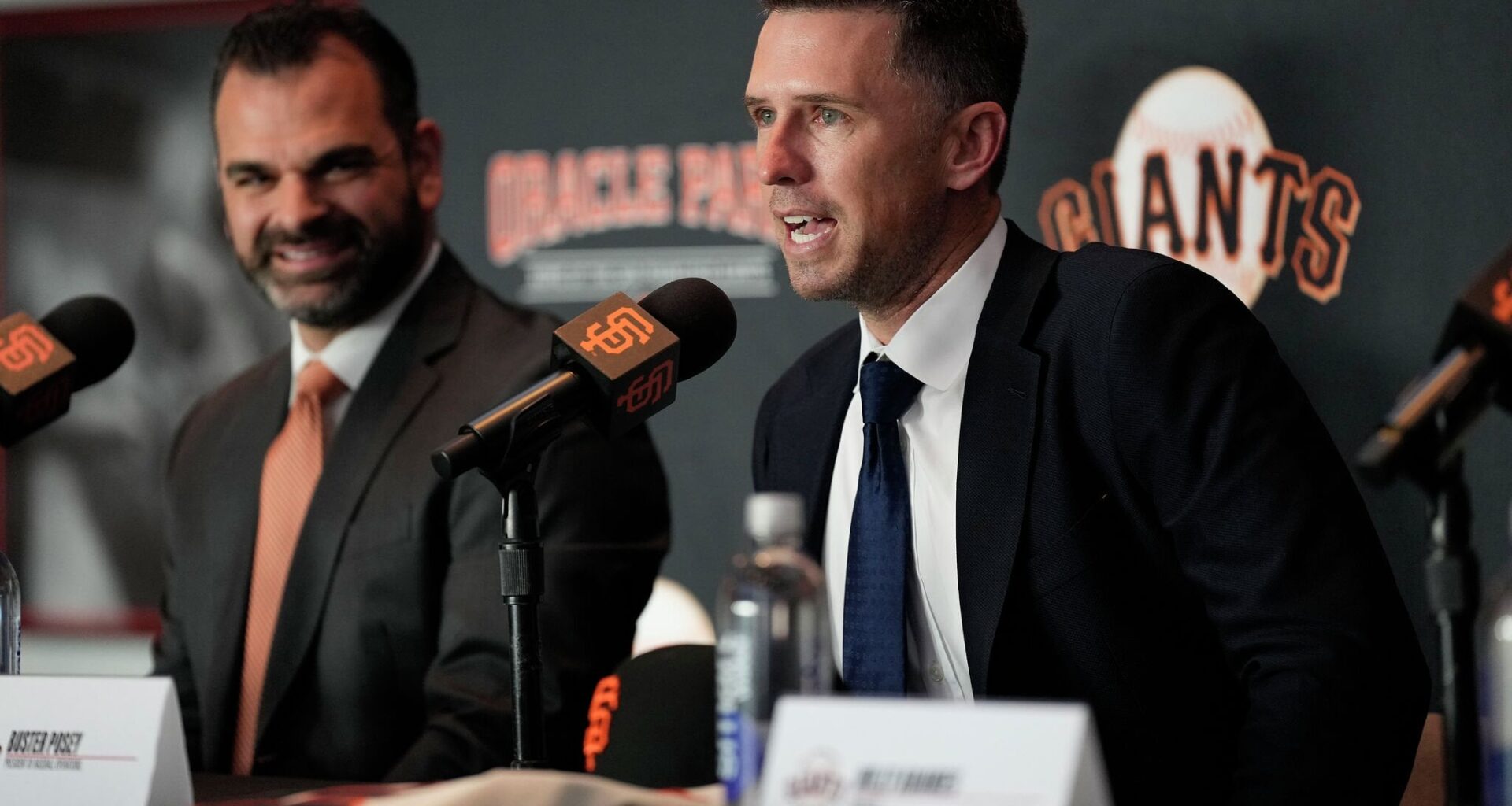 A blurry pic of Buster Posey at LAX is now driving SF Giants free agency rumors