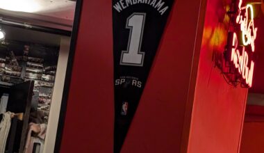 Love from a random bar in the Paris that isn't in Texas