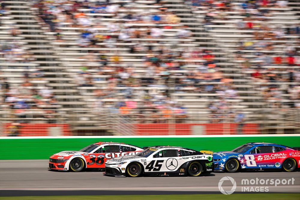 Tyler Reddick, 23XI Racing, Jordan Brand Toyota Camry, Todd Gilliland, Front Row Motorsports, CITGARD Ford Mustang
