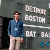 Tigers re-sign reliever Wilmer Flores ($1 million if in MLB), infielder Eddys Leonard ($760,000 if in MLB) to minor league contracts, with both players receiving an invitation to spring training