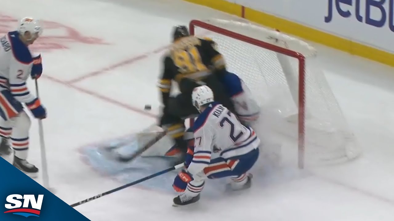 Oilers' Stuart Skinner heads down tunnel after taking hard hit from Nikita Zadorov