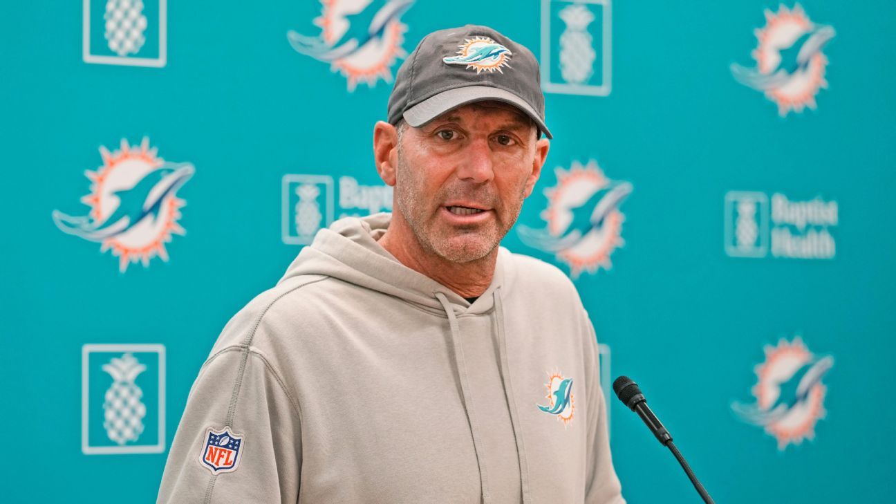 Dolphins fire Danny Crossman, Wes Welker after sub-.500 year