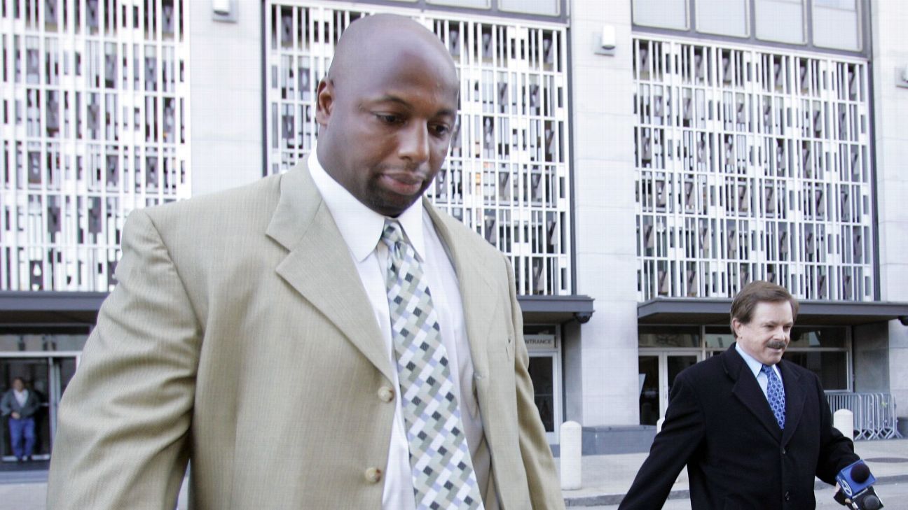 Ex-49er Dana Stubblefield denied bail ruling, to remain in prison