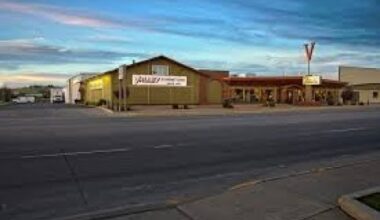 Ryan Divish Show: Mariners bargain moves and why is Divish working at a furniture store?