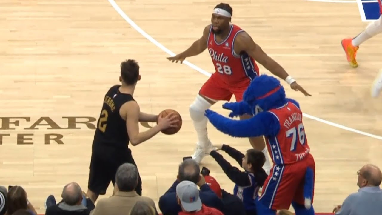 76ers mascot double-teams inbounder and forces turnover in clutch vs Cavs 😂