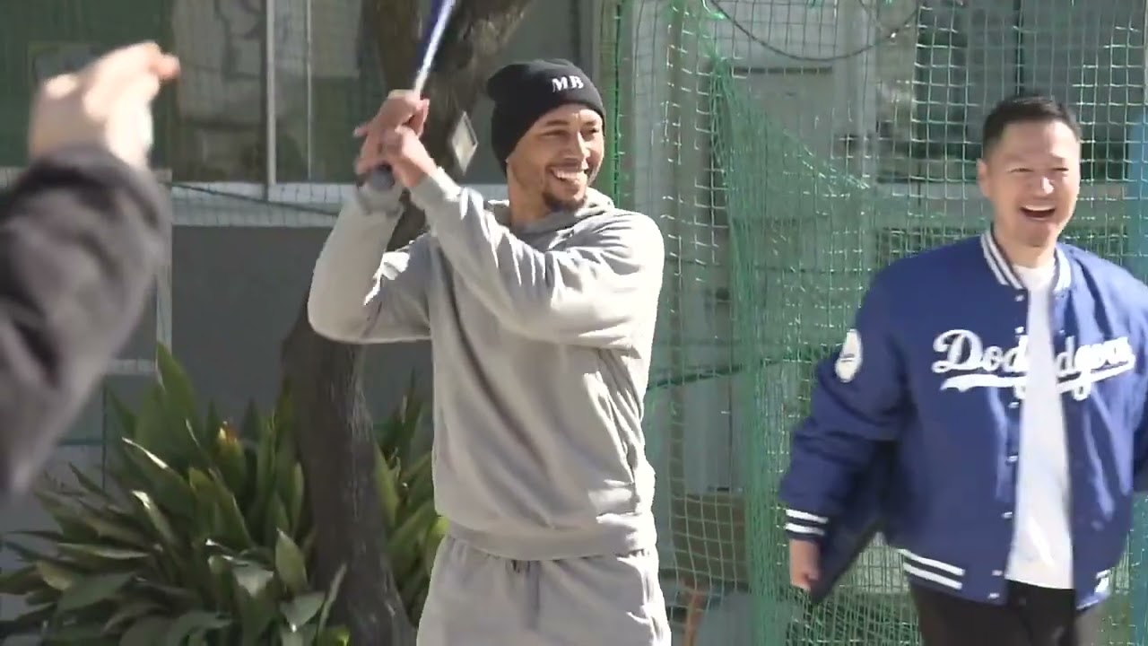Mookie Betts makes surprise visit during trip to Japan