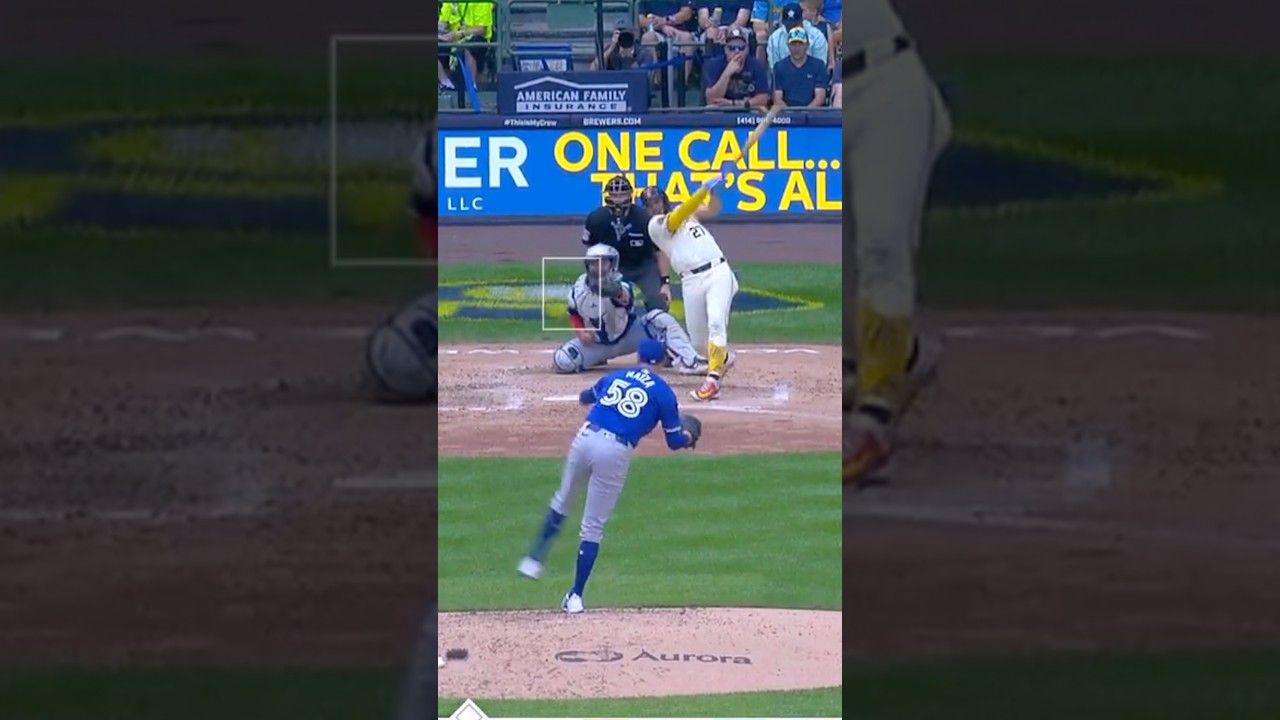 Willy Adames bashes one in Milwaukee #mlb #homerun #shorts