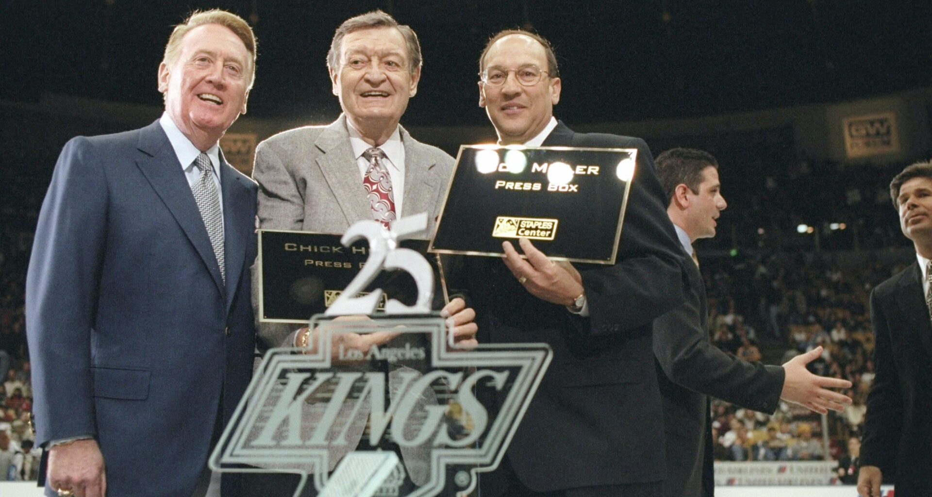 This Day in Kings’ History (1998): Kings honor Bob Miller with a lifetime contract