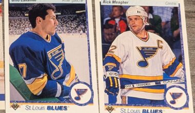 found a pack of old 1990 hockey cards today (french!)