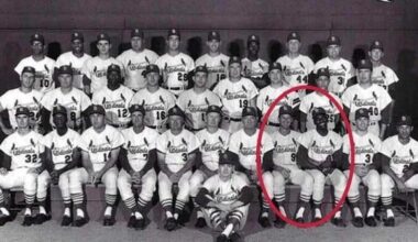 Bob Uecker and Bob Gibson holding hands in the 1964 Cardinals team photo