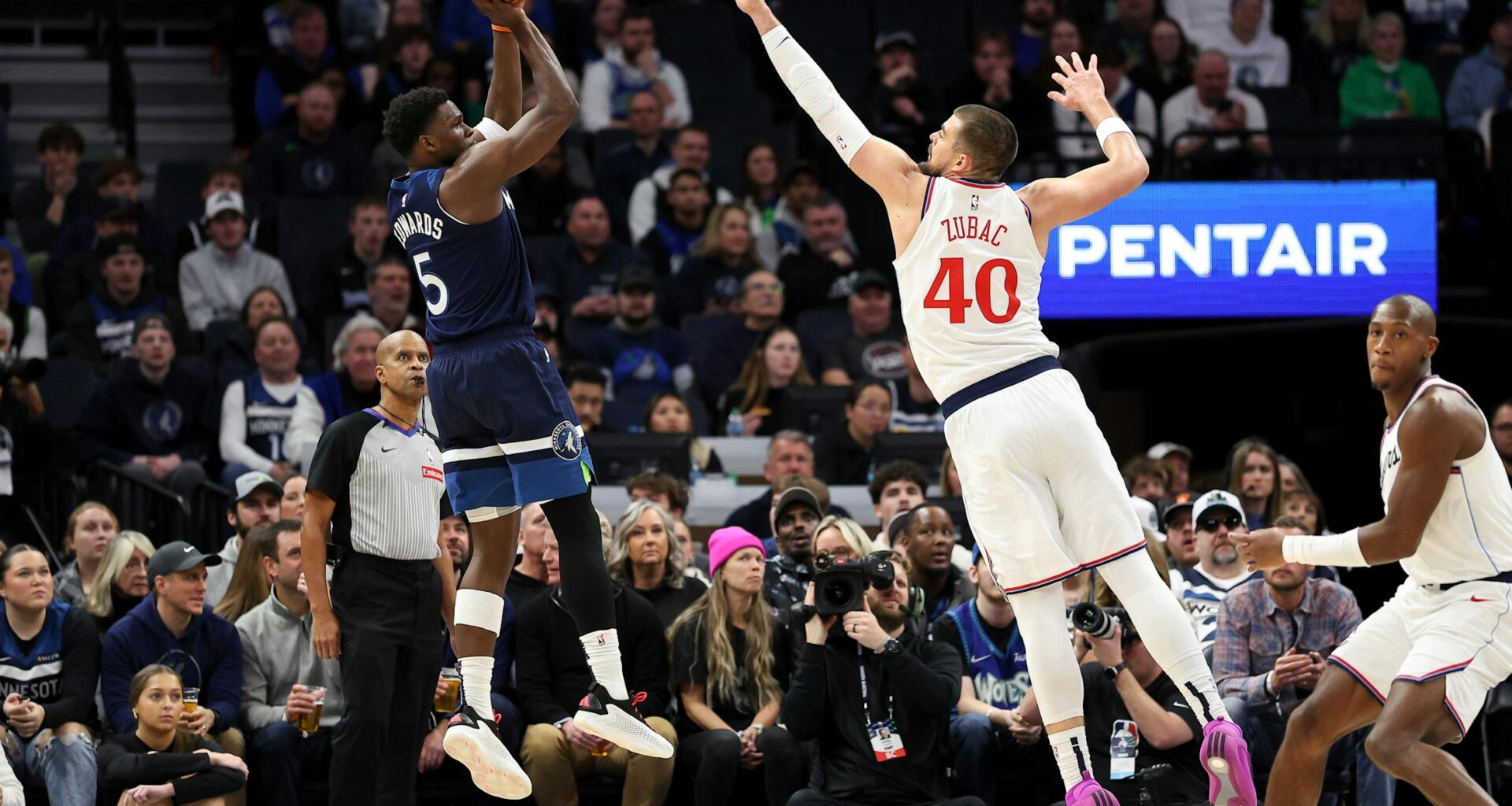 Timberwolves beat Clippers 108-106 as Anthony Edwards scores 37 points
