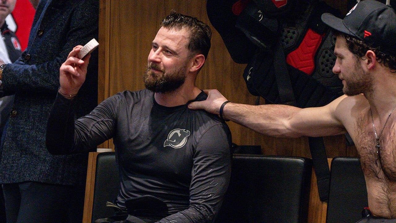 [NHL Video]_Coach Keefe Gives Game Puck to Tatar in his Post-Game Speech