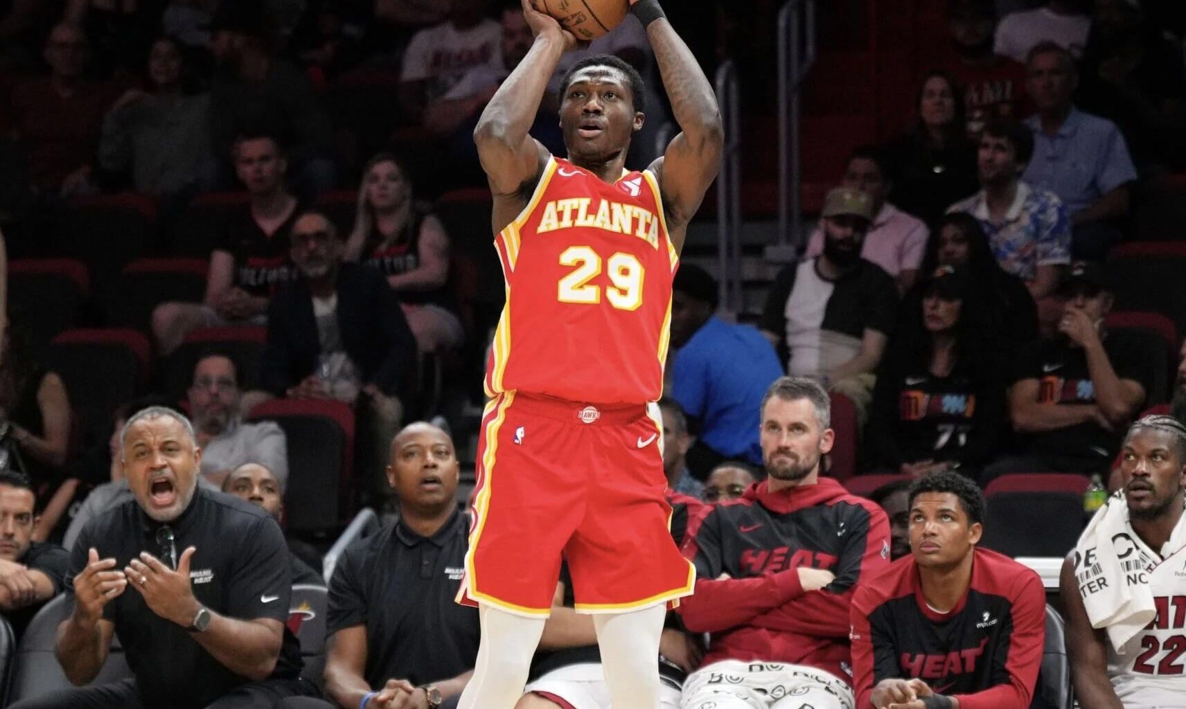 Daeqwon ‘Steph Curry’ Plowden went 5/6 from 3 in his Hawks debut.