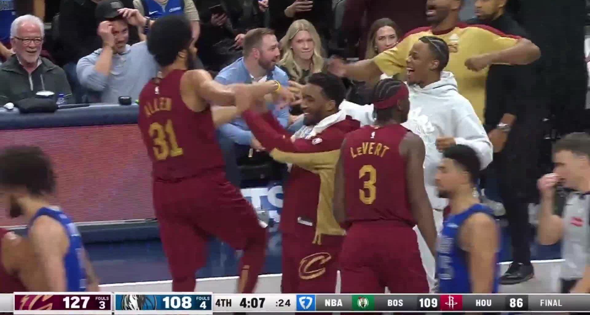 [Highlight] Jarrett Allen denies a would-be Lively poster and then on the other end Mobley rewards Allen with a flying alley oop slam