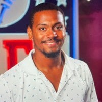 [Kyles]The #Patriots and Mike Vrabel's agent have engaged in contract talks, per @TomPelissero Per @RapSheet , Vrabel is believed to be the overwhelming favorite, and Ben Johnson is in strong consideration if things do not work out