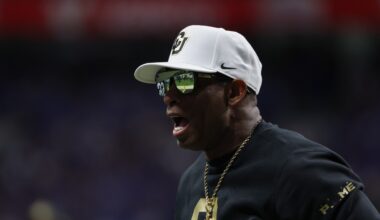 Reports: Jerry Jones talks to Deion Sanders about the Cowboys' opening