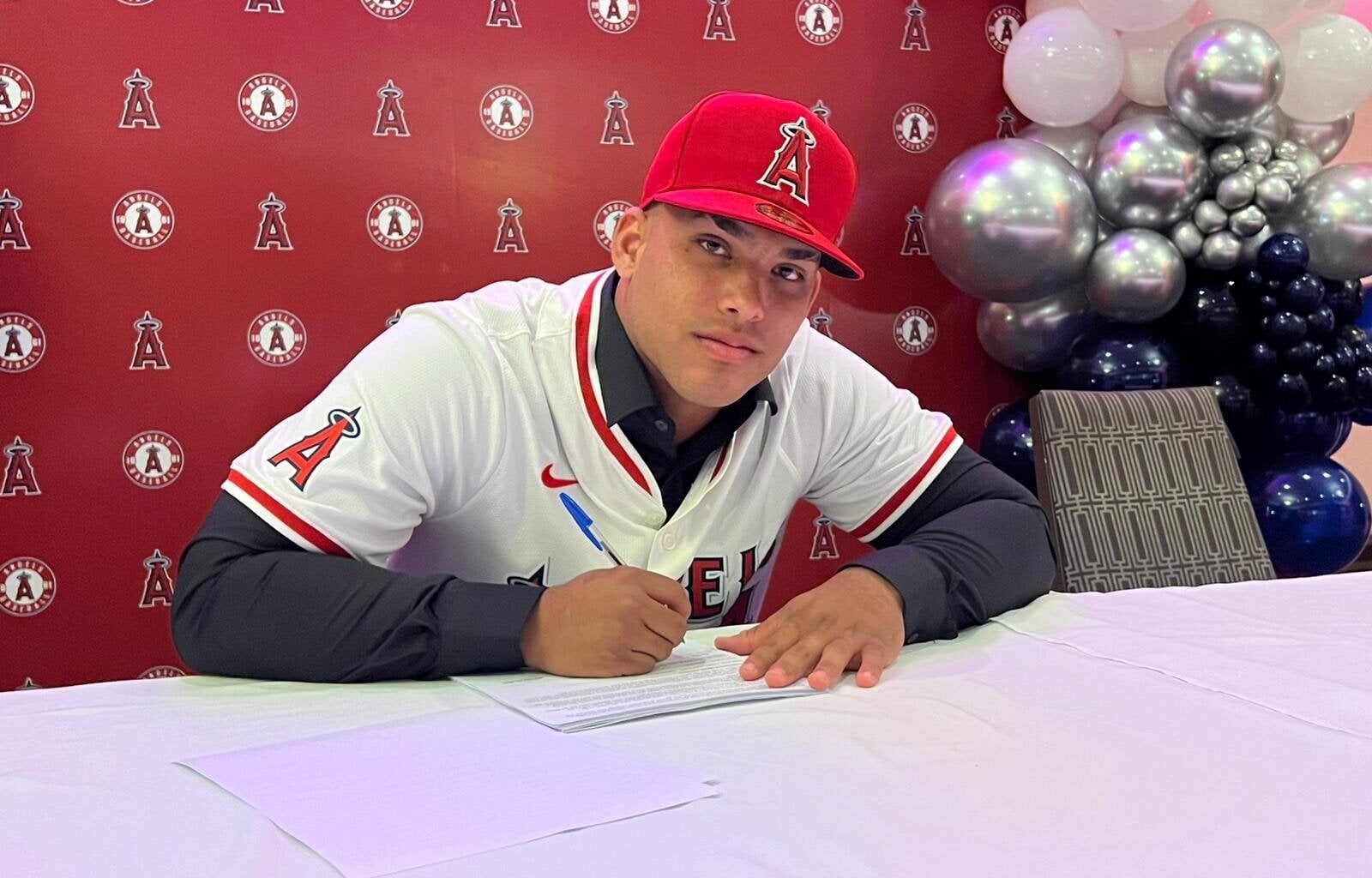 [Francys Romero] Venezuelan catcher Gabriel Davalillo has officially signed with the Angels. Bonus deal: $2,000,000. One of the top catchers in the 2024-25 international class.
