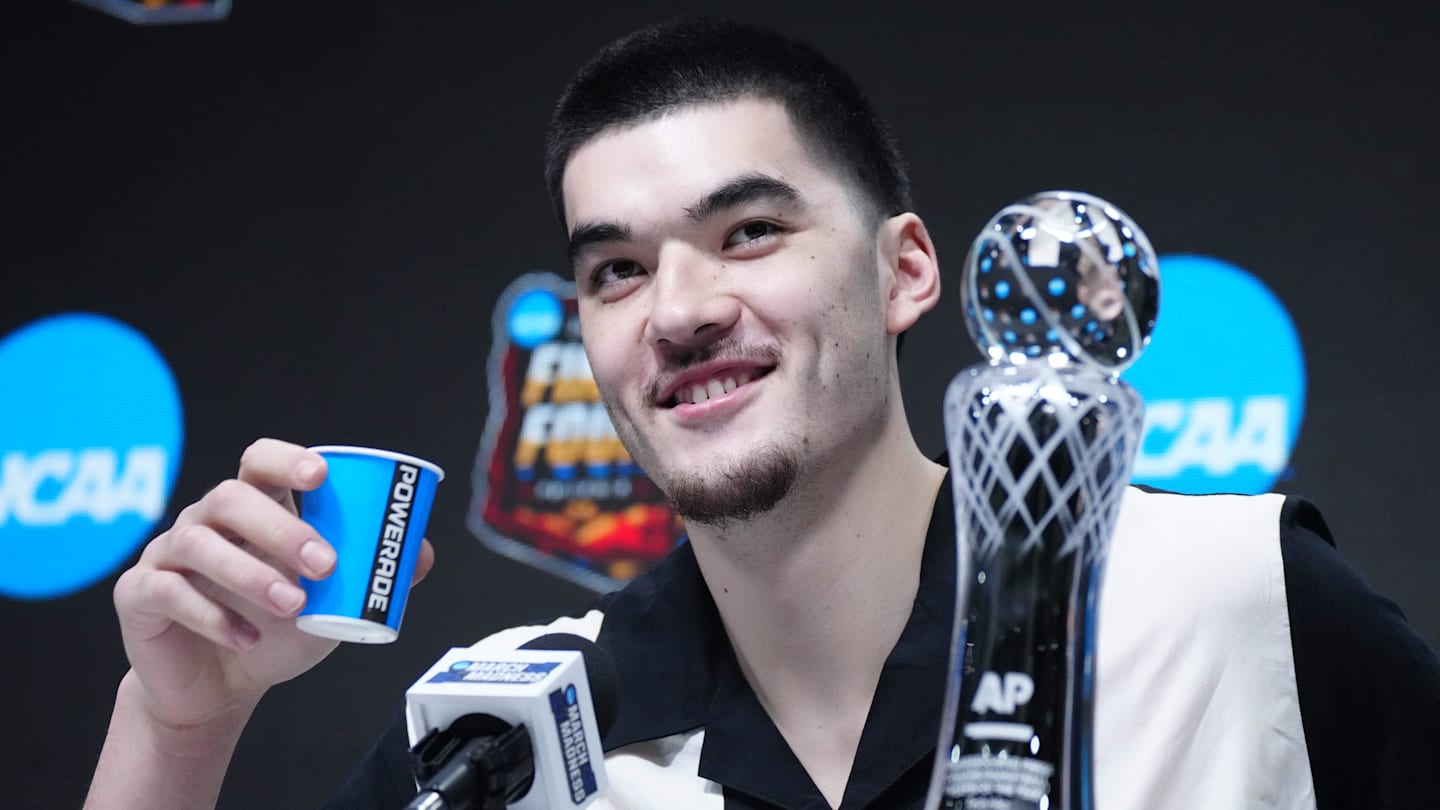 Former Boiler Zach Edey Gives Advice to 2025 John Wooden Award Candidates