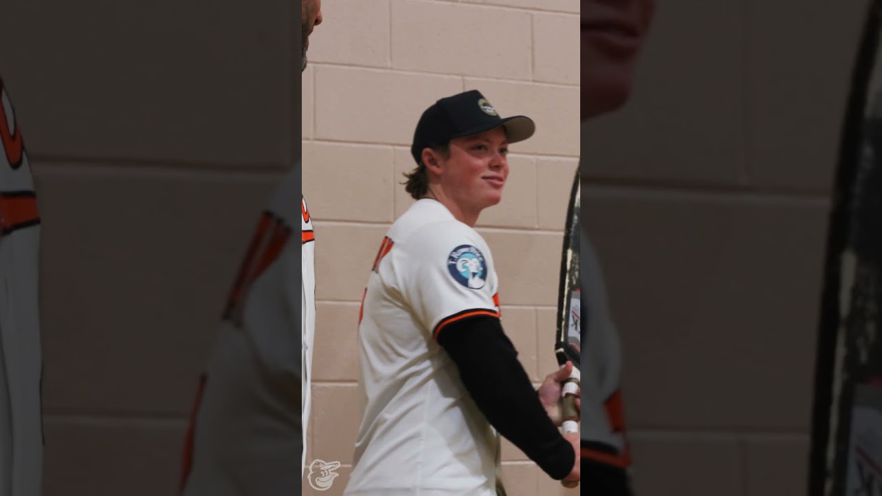 Jackson Holliday and Albert Suárez tried playing cricket 😂