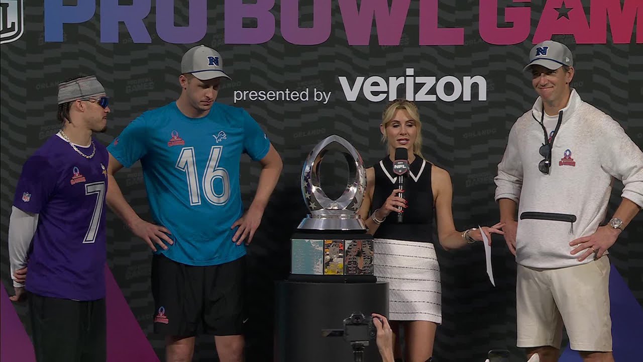 Eli Manning and the NFC Win their 3rd Straight Pro Bowl Trophy