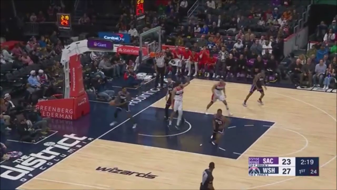 𝐁𝐑𝐄𝐀𝐊𝐈𝐍𝐆 𝐍𝐄𝐖𝐒: Former Wisconsin Star Johnny Davis Traded To Memphis Grizzlies | 2024 NBA Season