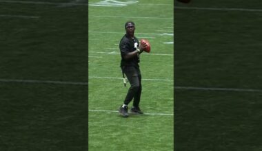 just showing off now 😭 #michaelvick #flagfootball #nfl #superbowl #SBLIX